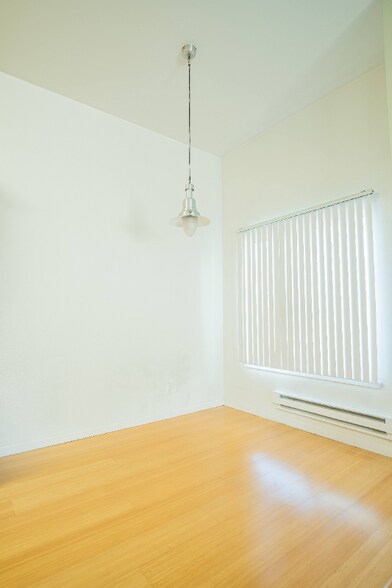 Building Photo - 2491 Creekside Ct