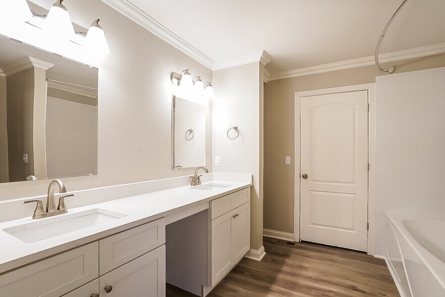 Building Photo - 505 Hopewood Ct