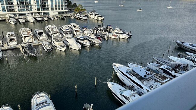 Building Photo - 17111 Biscayne Blvd