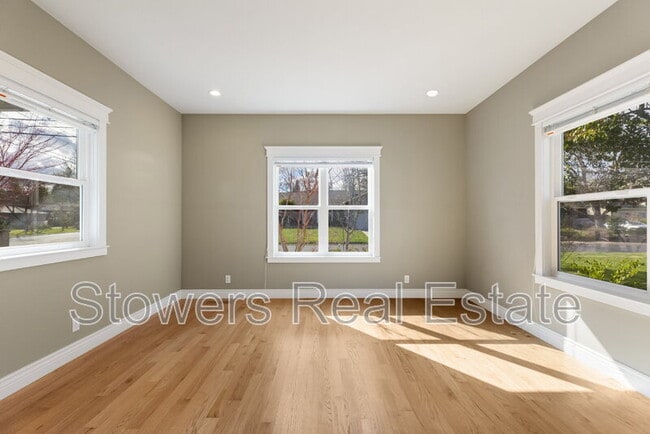 Building Photo - 235 Pleasant View Dr