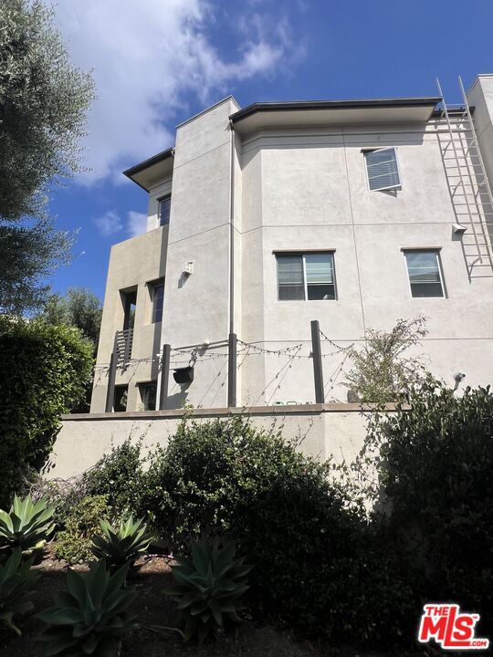 Building Photo - 5849 S Sparrow Ct