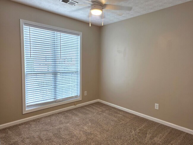 Building Photo - Rare 3 bed 2 bath ranch located in Acworth