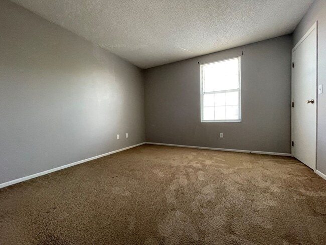 Building Photo - 5098 Stoneybrook Blvd