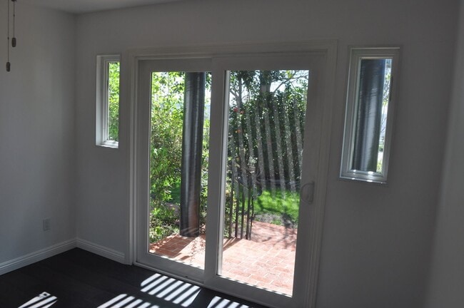 Building Photo - Serra Mesa  SFH Detached “4BR/2.5BA + offi...