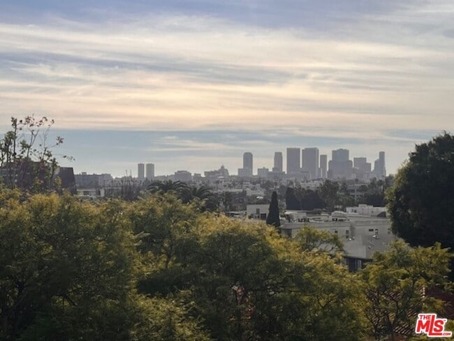 Building Photo - 8609 W Knl Dr