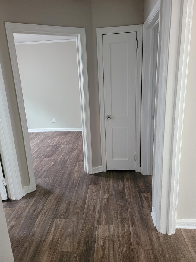 Building Photo - 332 S Bull St