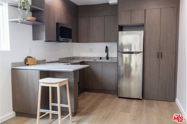 Building Photo - 623 Mariposa Ave