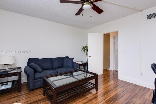 Building Photo - 1651 NE 115th St