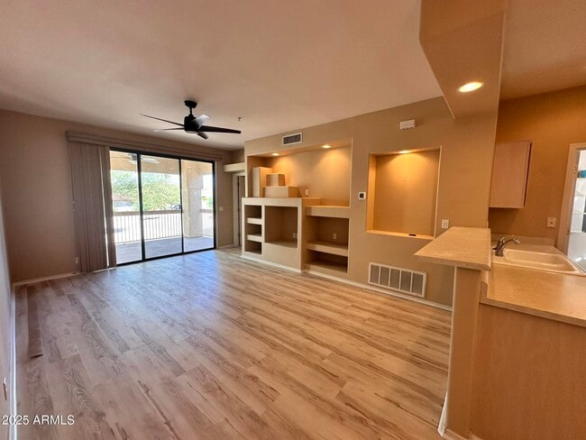 Building Photo - 9253 N Firebrick Dr
