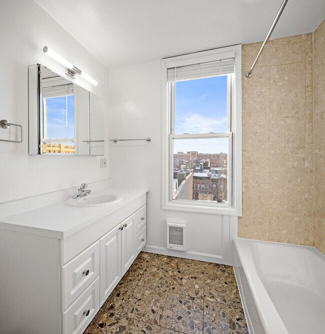 Building Photo - 322 Washington St