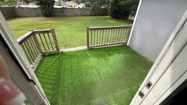 Building Photo - Annual 2 Bedroom + Den / 2 Bath Home – Sar...