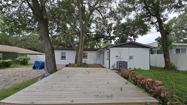 Building Photo - 1717 W Eldred Dr
