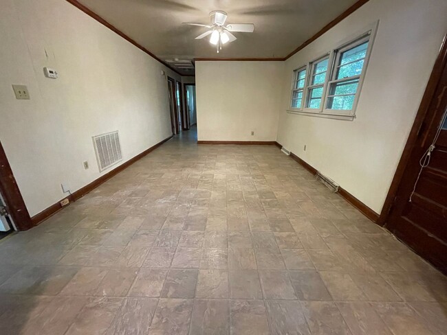 Building Photo - Spacious 3 bedroom home in wonderful Chape...