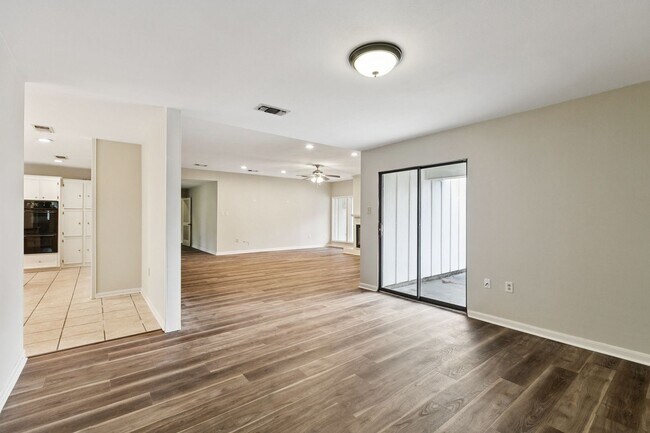 Building Photo - 12037 Oak Haven Ave
