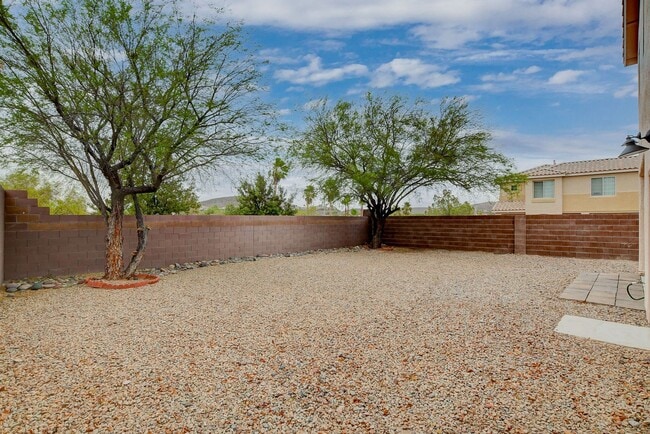 Building Photo - Beautiful 2story house with strip views