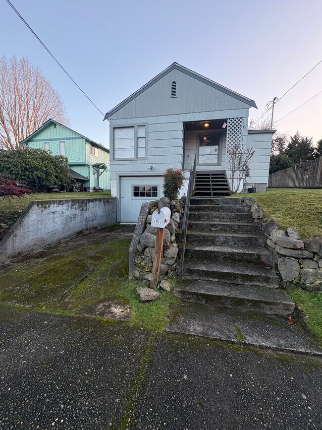 Primary Photo - 1911 8th St