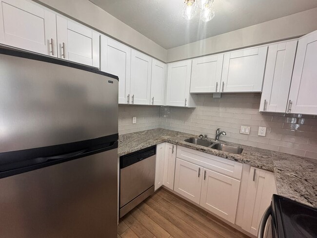 Building Photo - Coastal Condo for Rent in Del Mar – Beachside Living at Its Best