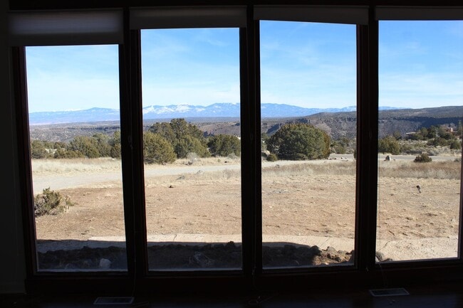 Building Photo - 601 La Bajada Way