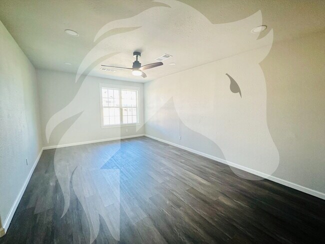 Building Photo - "Charming 3-Bed, 2-Bath Home in Shattuck - Perfect for Comfortable Living!"