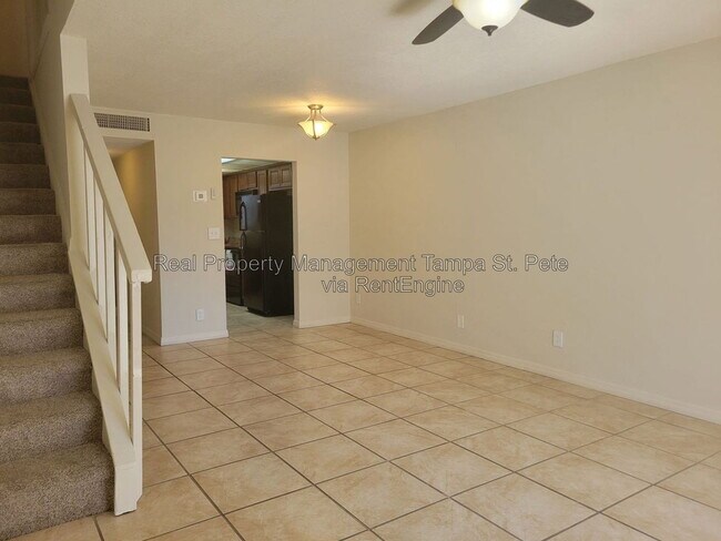 Building Photo - 711 Russell Ln