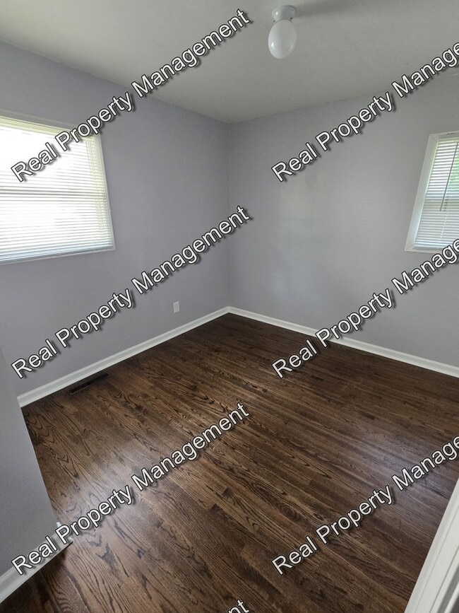 Building Photo - Updated Three Bedroom Ranch