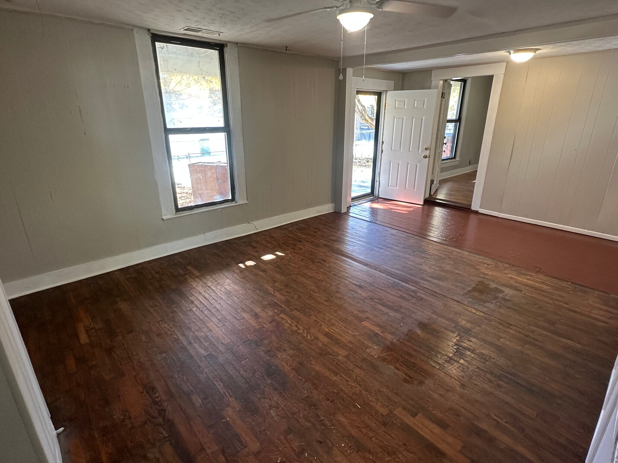 Building Photo - 218 Holmes St