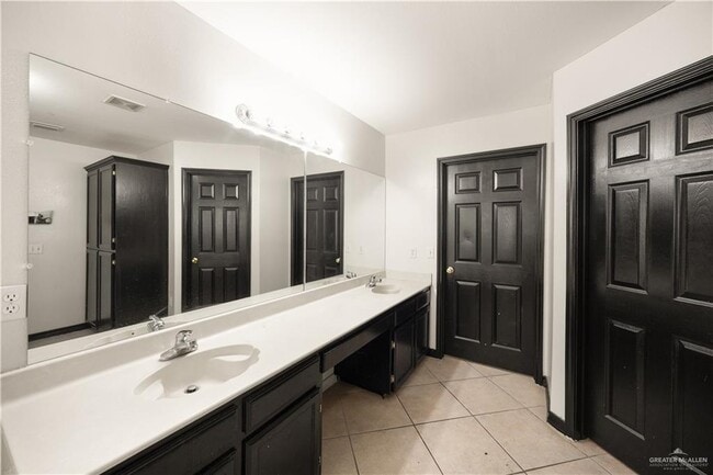 Building Photo - 2401 Wisteria Ave