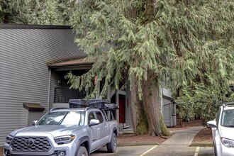 Building Photo - Updated 2 bed Downtown Redmond Condo w/Pool and EV Charging