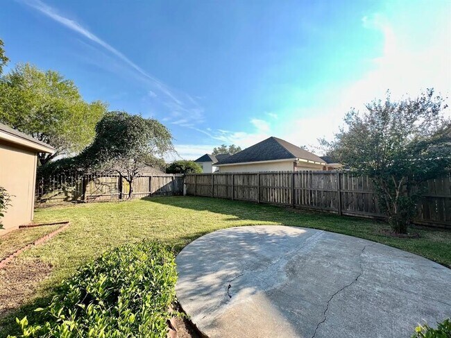 Building Photo - 2339 Plantation Bend Dr