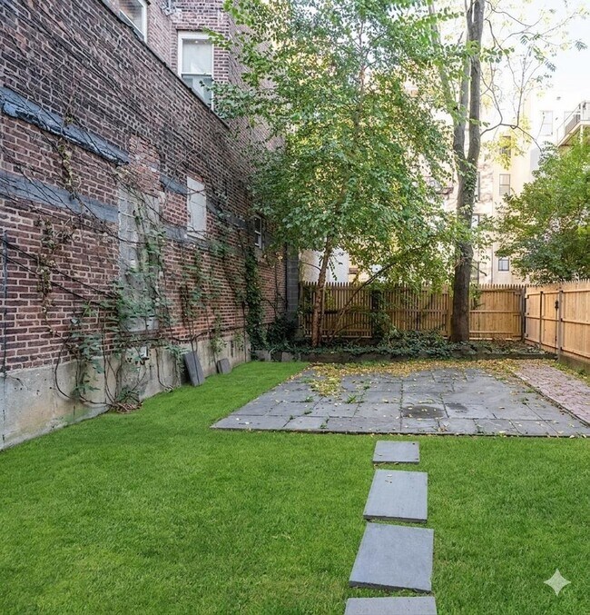 Building Photo - 421 Adams St