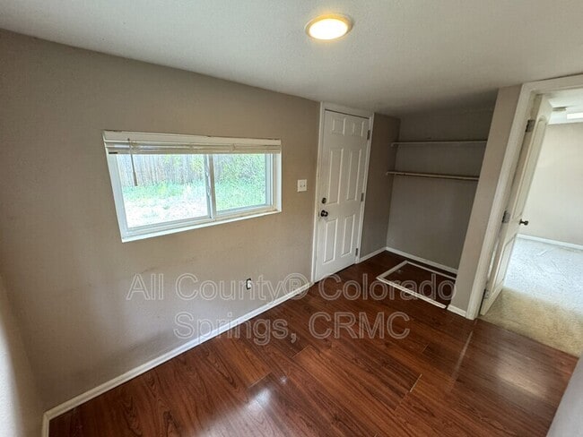 Building Photo - 822 S Logan Ave