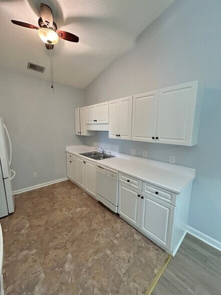 Building Photo - 3010 Winston Dr