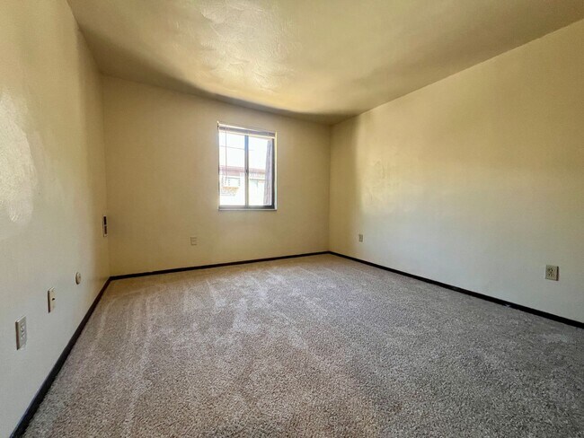 Building Photo - Wonderful 1BR in Lovely Location! Beautifu...