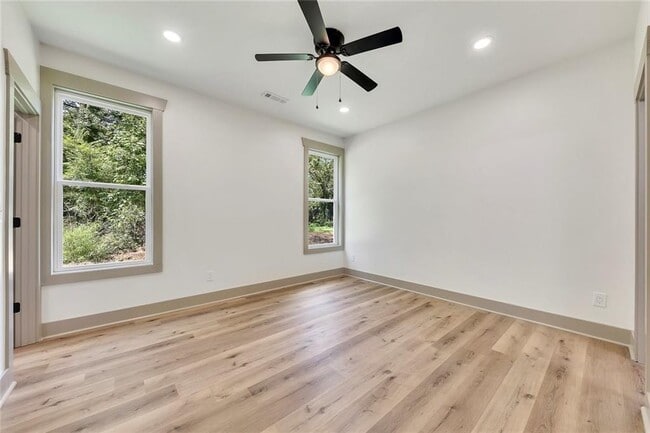 Building Photo - 3 Forsyth St NE