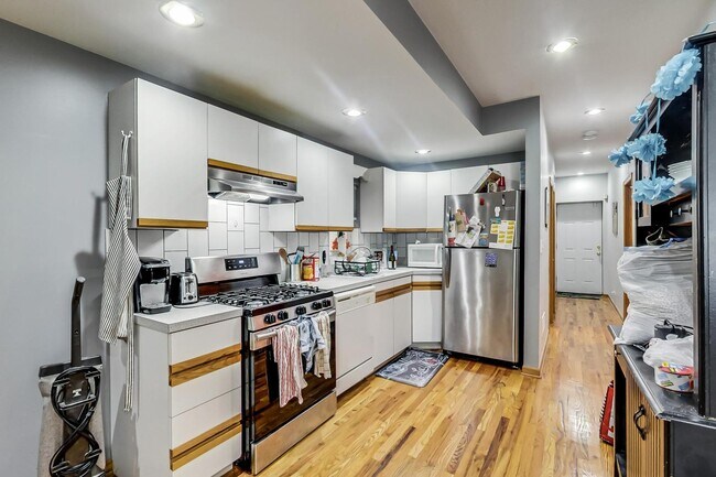 Building Photo - 1452 W Cortez St