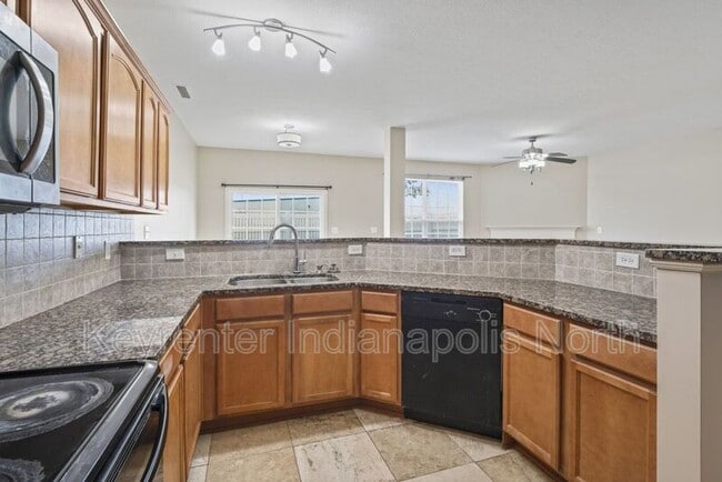 Building Photo - 16355 Meadowlands Ln