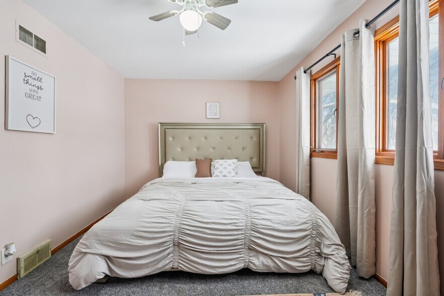 Building Photo - 10785 W Appleton Ave