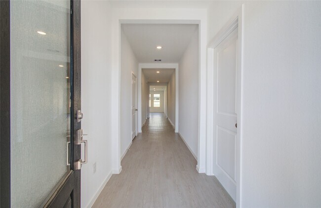 Building Photo - 26514 Foxtail Fern Dr