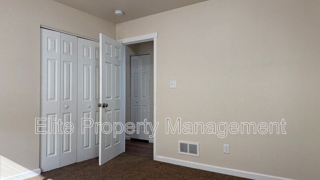 Building Photo - 983 S Palomar Dr