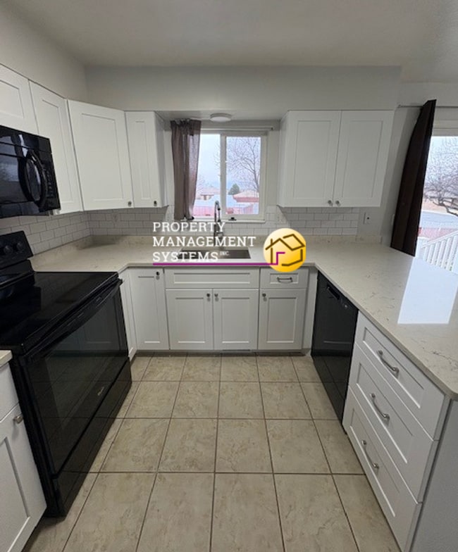 Building Photo - Lovely 3 Bedroom Rambler in West Jordan!