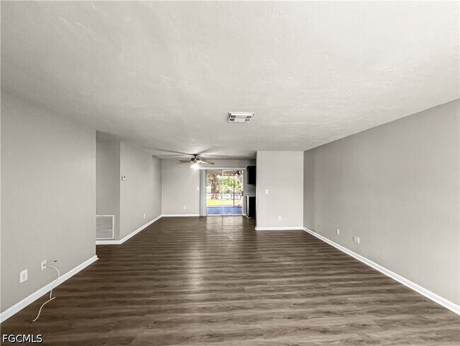 Building Photo - 4511 SE 5th Pl