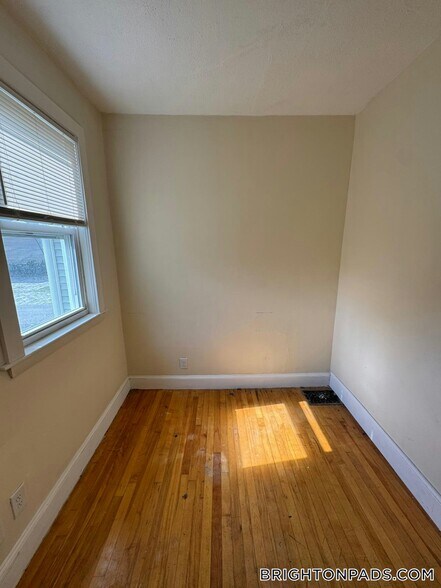 Building Photo - 44 Winship St