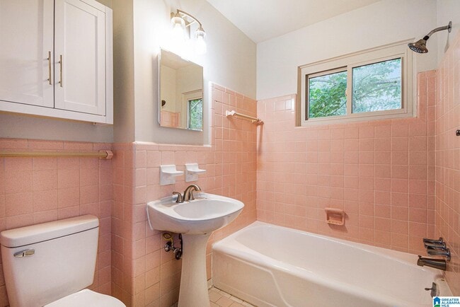 Building Photo - 545 Edgecrest Cir