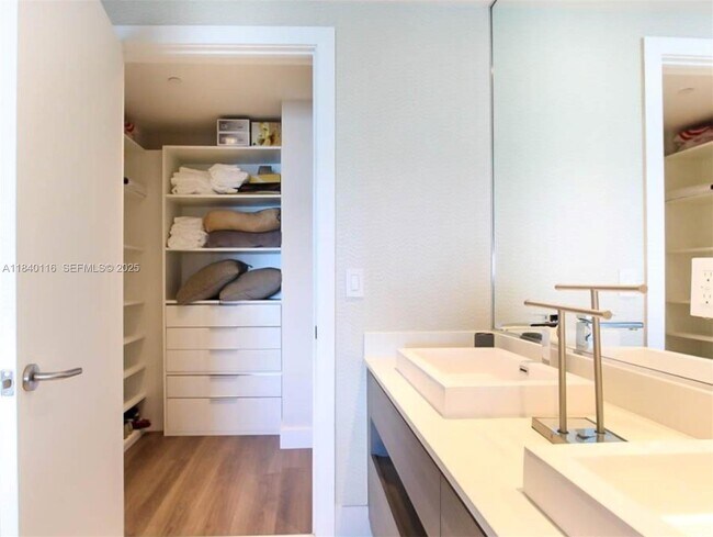 Building Photo - 460 NE 28th St