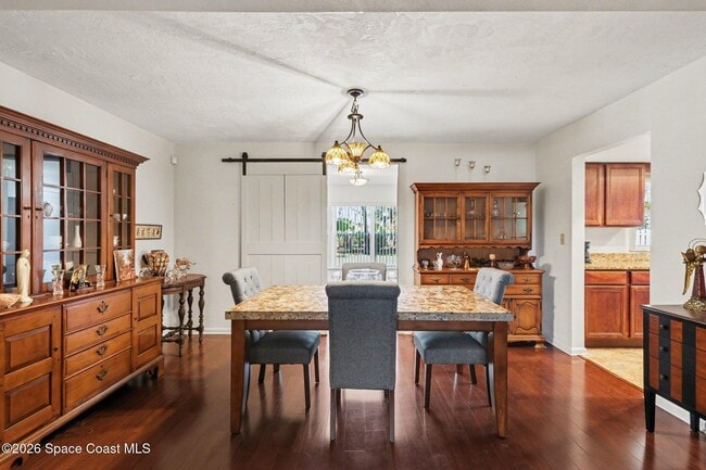 Building Photo - 108 Delvalle St