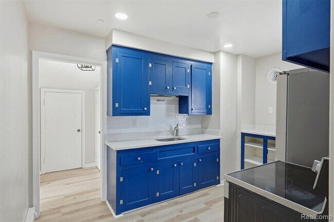 Building Photo - 2045 N Elizabeth St