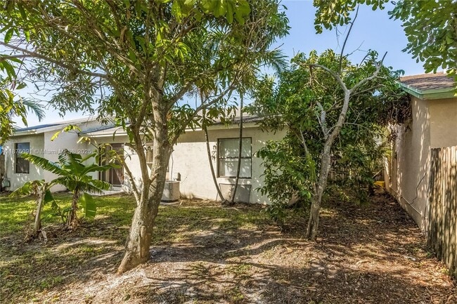 Building Photo - 5927 Ithaca Cir W