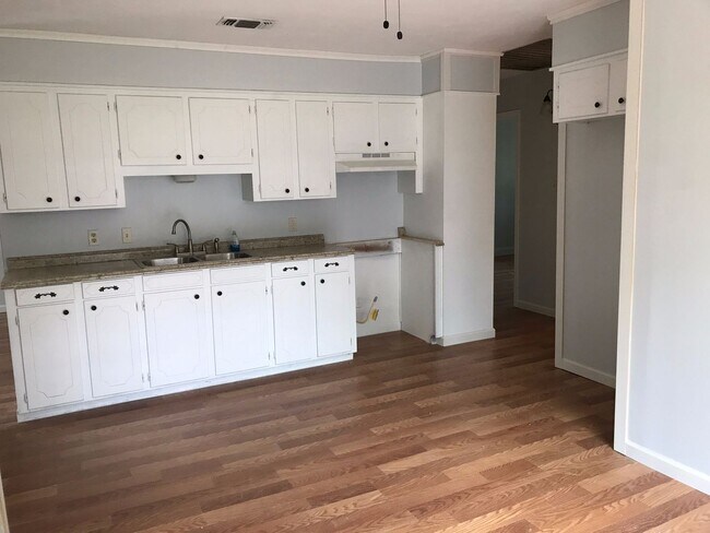 Building Photo - 9214 N Southland Park Dr