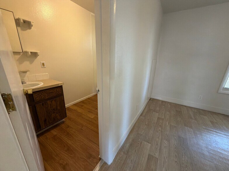 Building Photo - 428 10th St