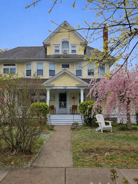 Building Photo - 2770 Academy St